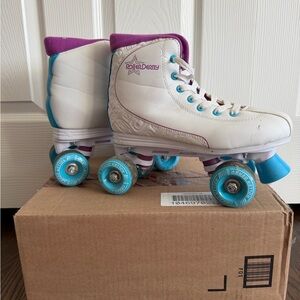 Roller Derby Women's White and Teal Quad Roller Skates with Purple Accents